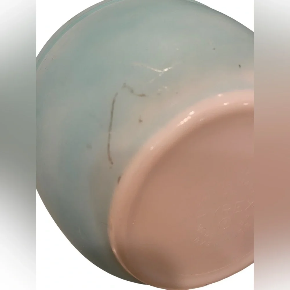 Pyrex Robin’s Egg Turquoise Blue Mixing Bowl 402 1.5 Quart Mid Century Modern